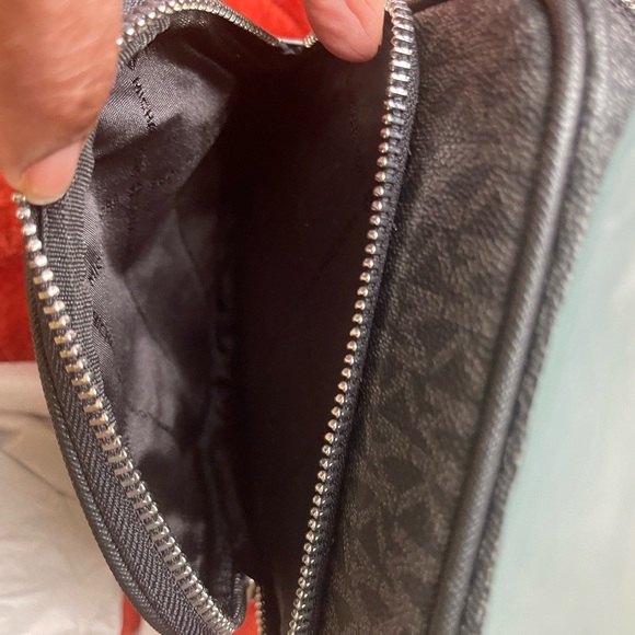 Michael Kors Jet Set Crossbody - Picture 6 of 7